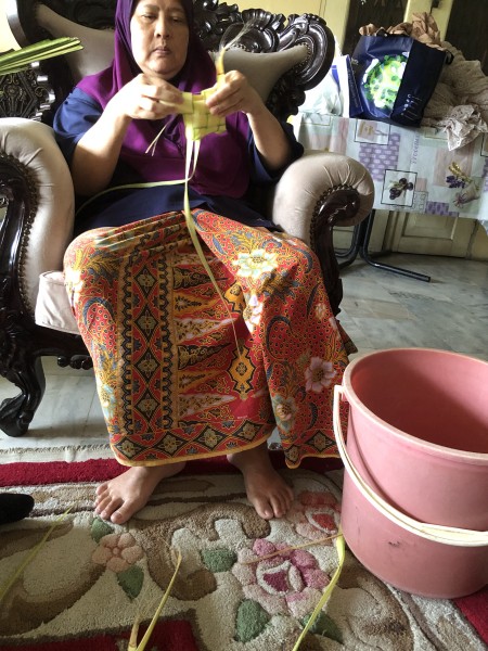 【マレーシア文化体験！】四角いごはん「クトゥパ」作りを体験しました！