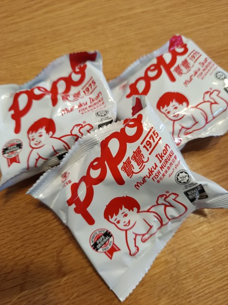 【マレーシアのお菓子】レトロな赤ちゃんが目印「POPO Muruku Ikan」