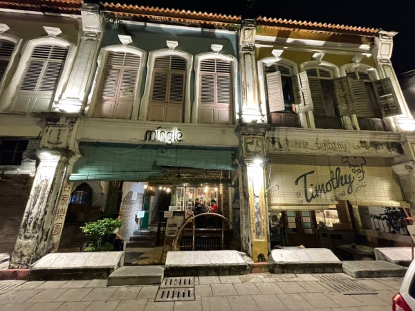 【おしゃれスポット】プール付きカフェ Kafe Kleptokratでリゾート気分を満喫