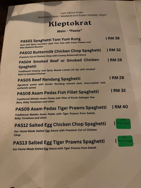 【おしゃれスポット】プール付きカフェ Kafe Kleptokratでリゾート気分を満喫