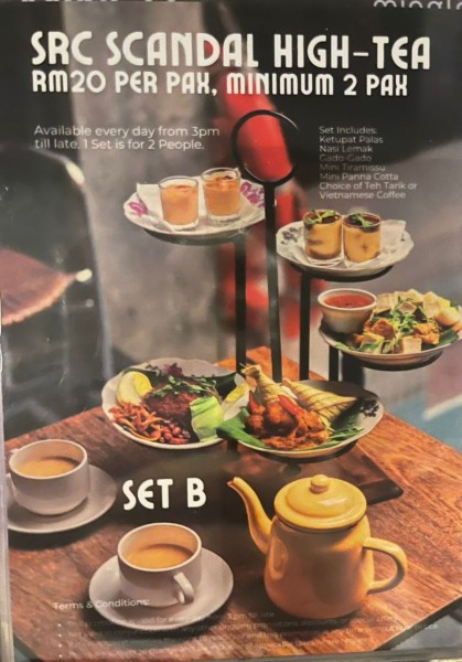 【おしゃれスポット】プール付きカフェ Kafe Kleptokratでリゾート気分を満喫