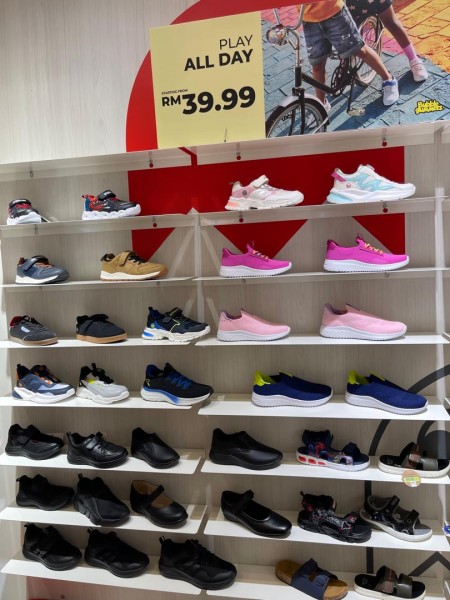 【マレーシア移住】学校指定の「黒い靴」はどこで買う？老舗ブランドBata（バタ）徹底解説